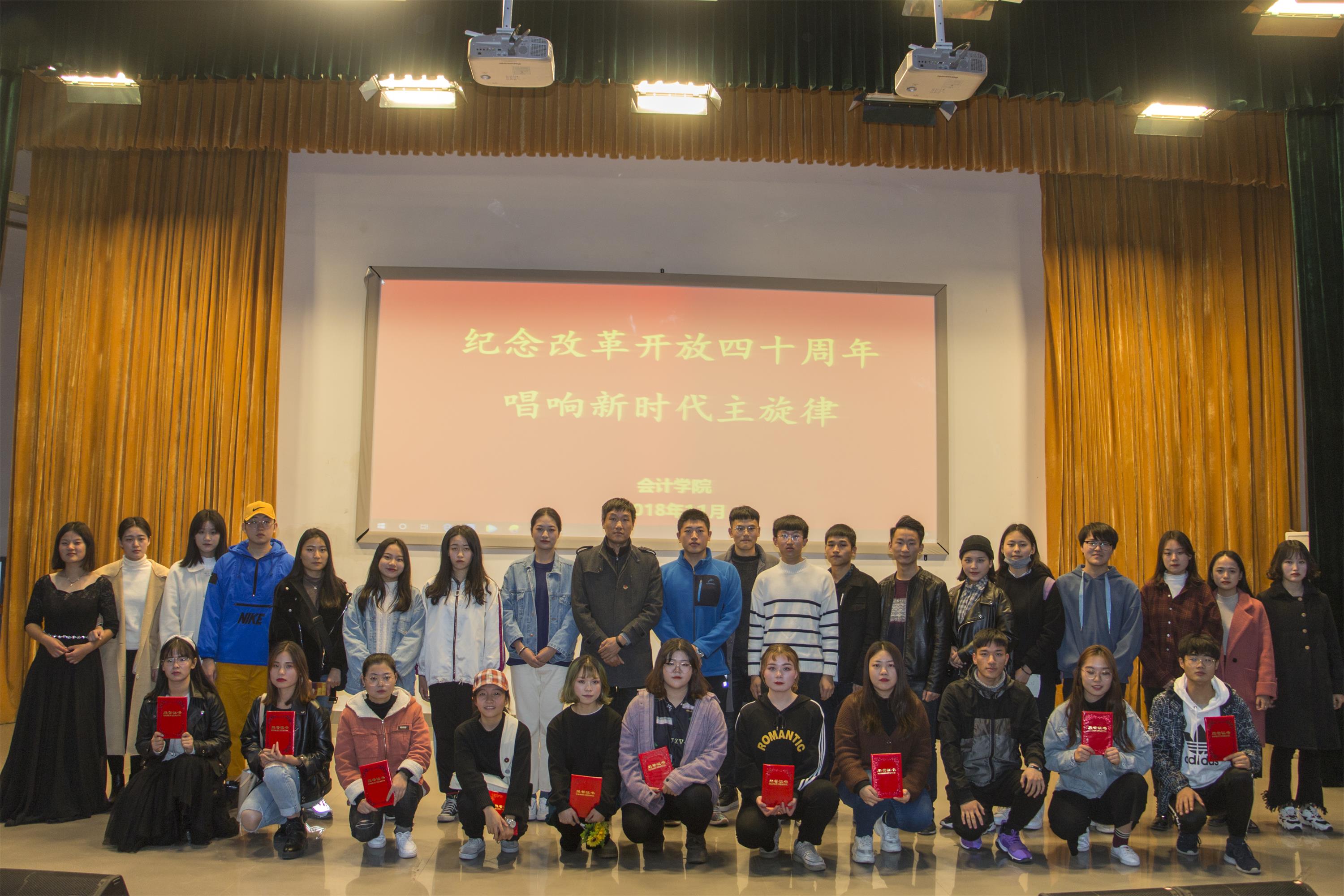 1543275462847399.jpg 歌手大赛新闻图片xinwen.jpg